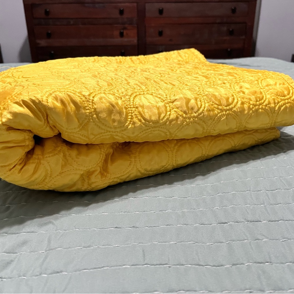 Twin Sunshine Yellow Quilted Bedspread - Picture 5 of 5